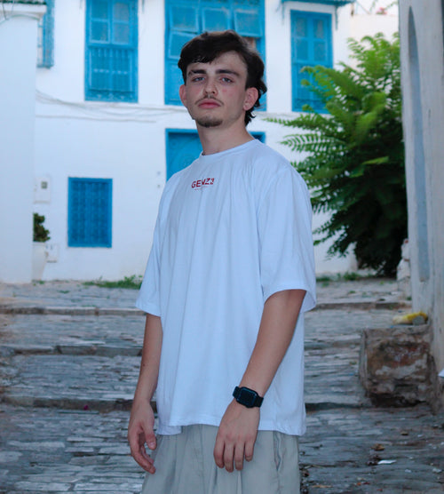 Didn't Wake Up To Be Average – Oversized White T-Shirt